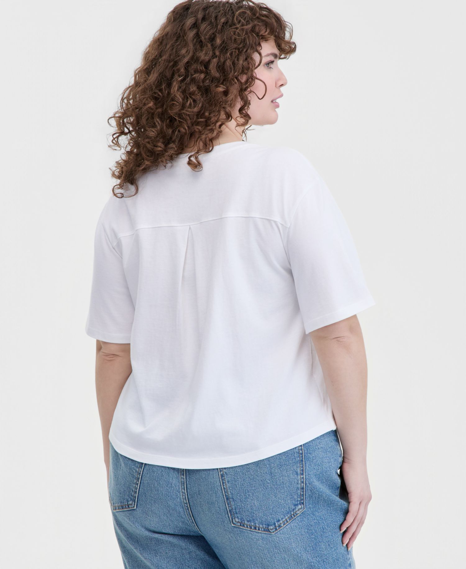 Trendy Plus Size Dreamscape Appliqu&eacute; T-Shirt