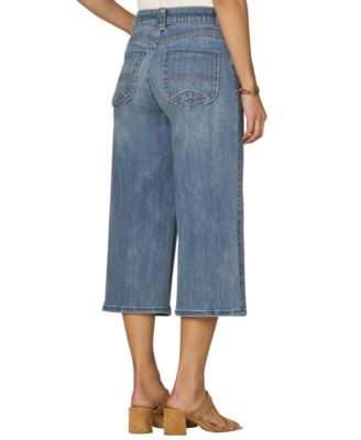 Petite High-Rise Seamless Floral Embroidery Capri Jeans