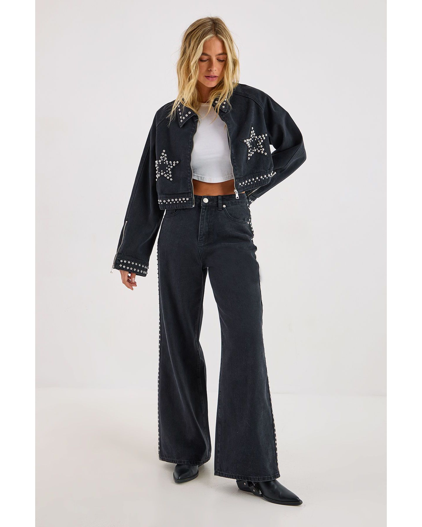 Женская куртка Nasty Gal Studded Denim Jacket, цвет: Потёртый чёрный — фото 7