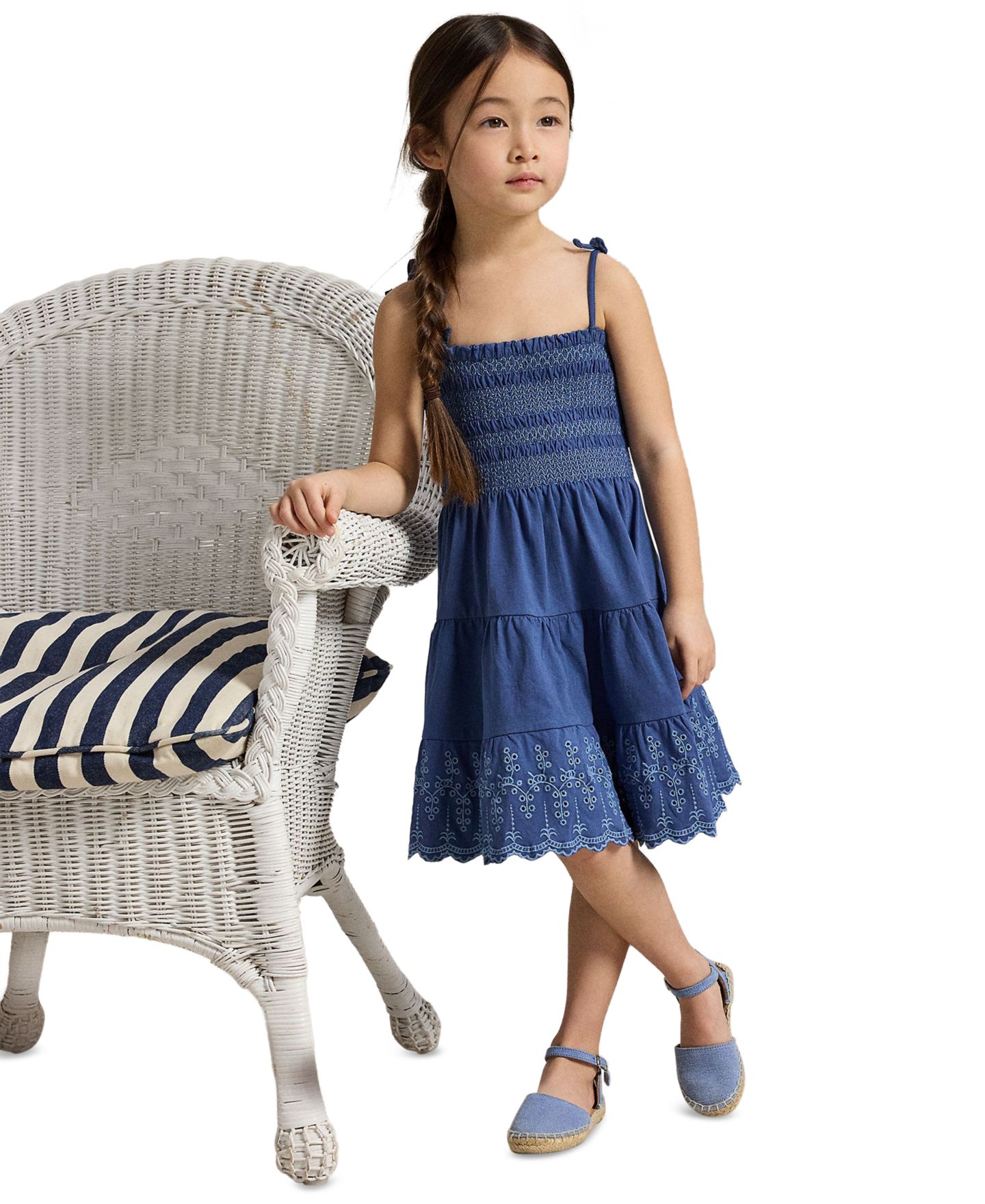 Платье Polo Ralph Lauren Smocked Eyelet Cotton Jersey Dress для девочек, цвет: Земляной синий — фото 2