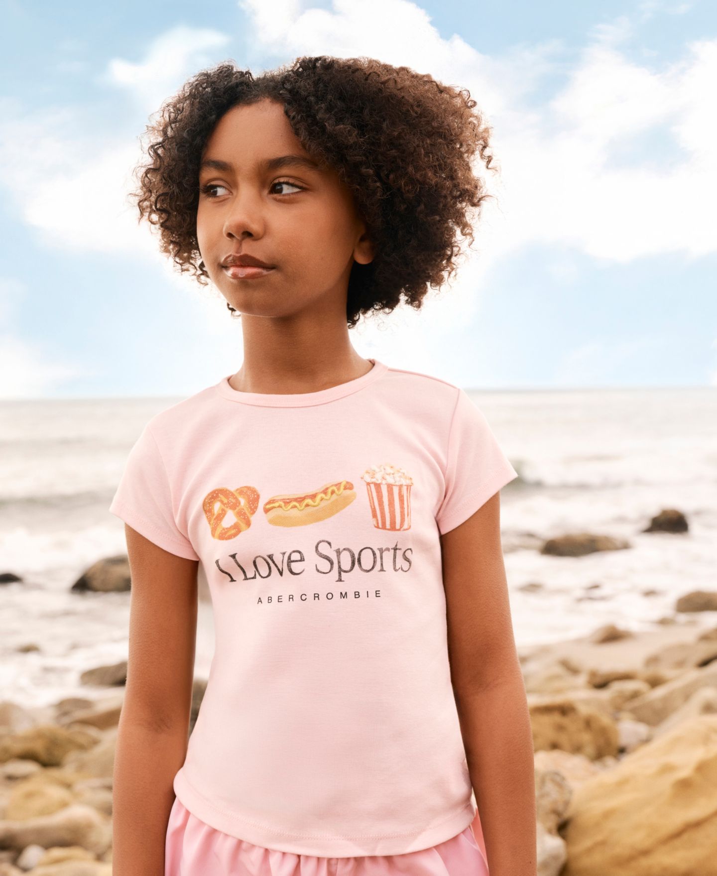 Футболка abercrombie kids Sports Baby Crewneck T-Shirt для девочек, цвет: Меловой розовый — фото 6