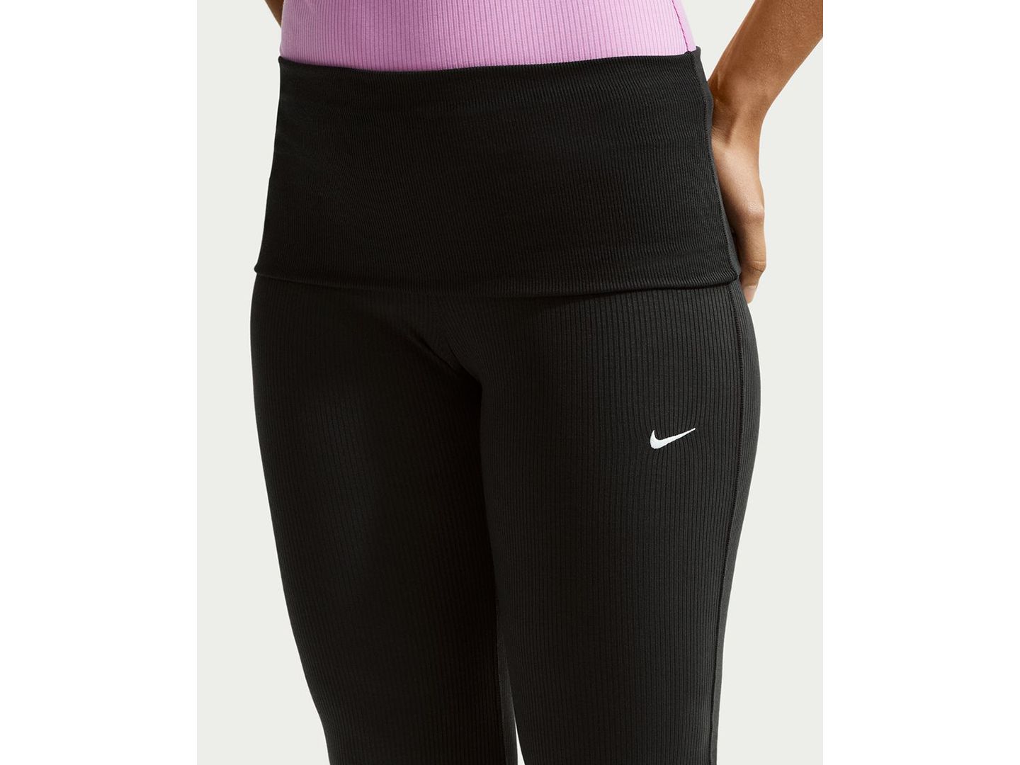 Женские брюки Nike Sportswear Chill Knit Mid-Rise Tight Ribbed, цвет: Чёрный / Молочный — фото 2