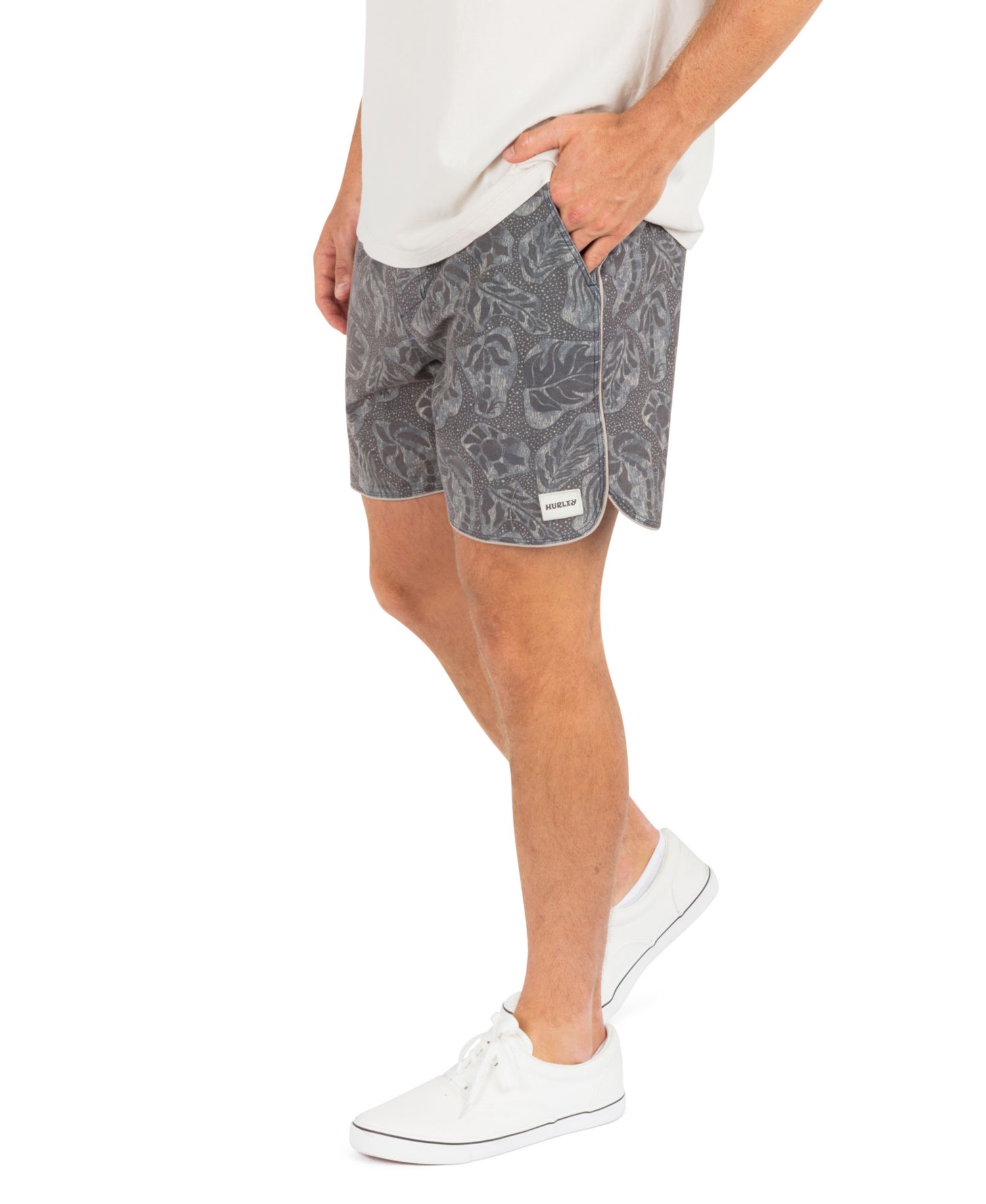 Men's Phantom Naturals Scallop Volley 17"