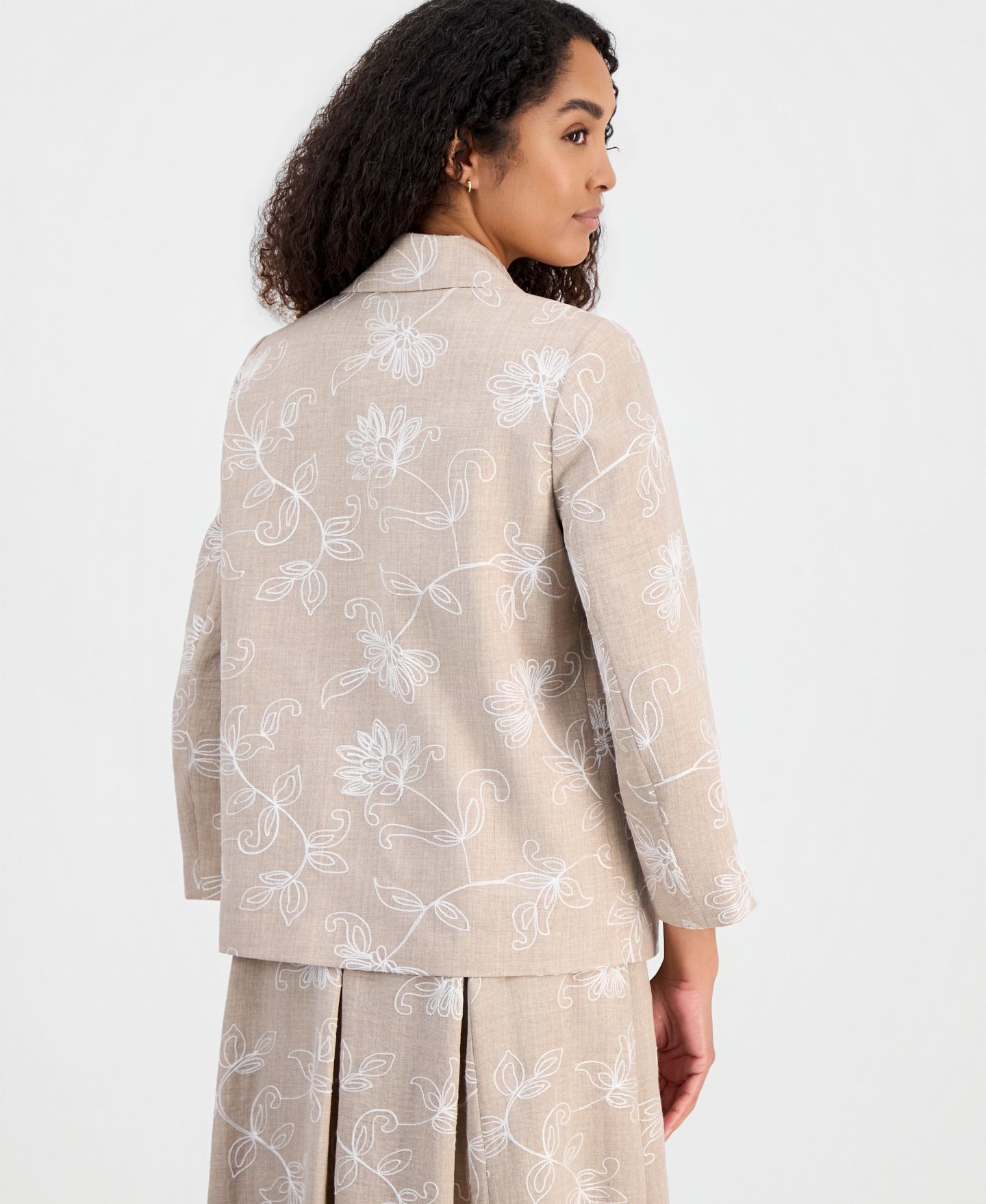 Женская куртка Kasper Boxy Floral Embroidered Jacket, Regular & Petite, цвет: Меланжевый / Белый — фото 9