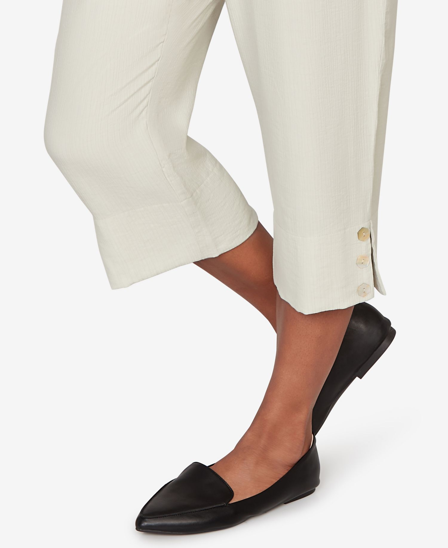 Petite Vintage Charm Relaxed Front Pocket Capri Pants