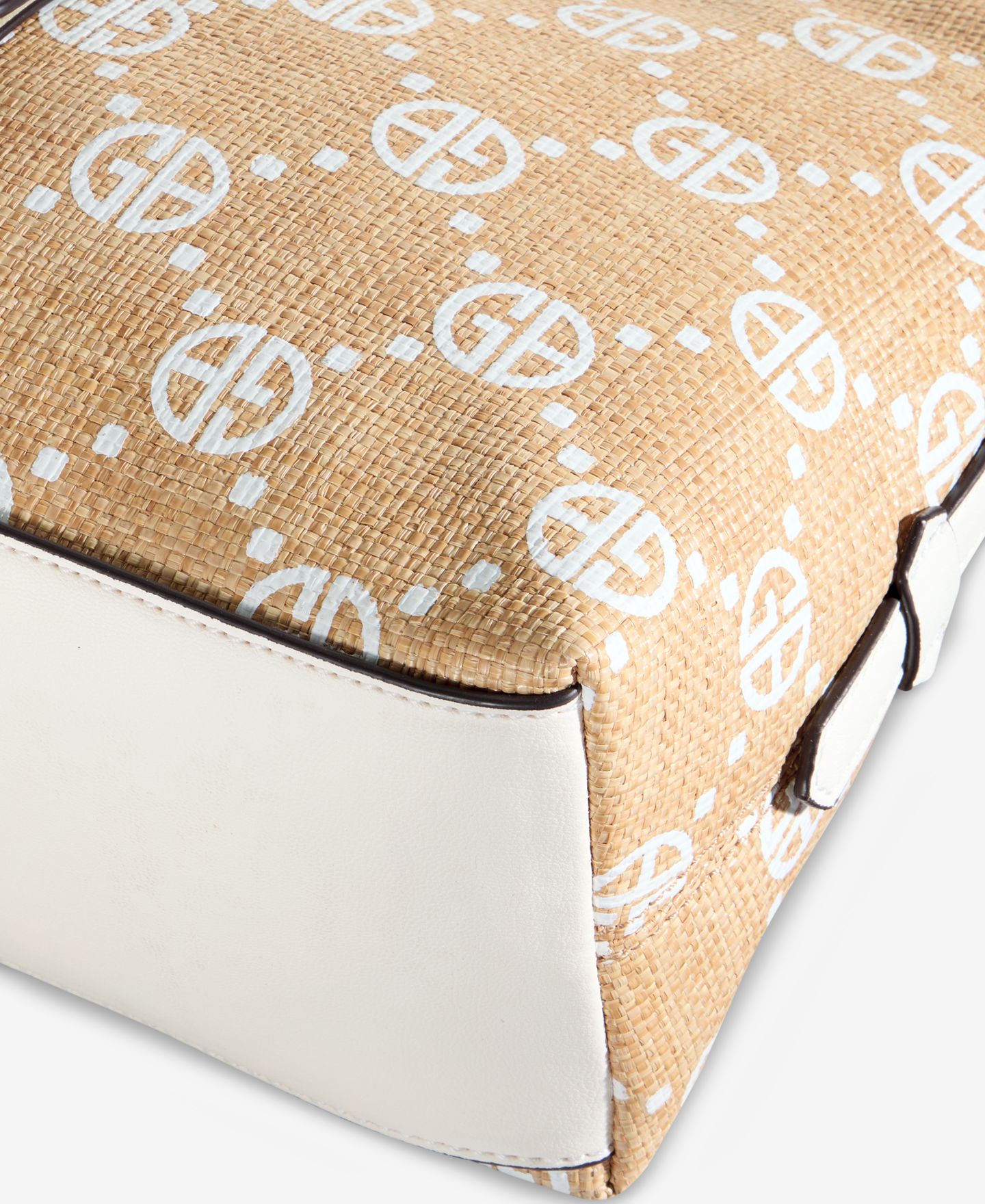Женская сумка Giani Bernini Belted Monogram Straw Shoulder, цвет: Натуральный / Белый — фото 6