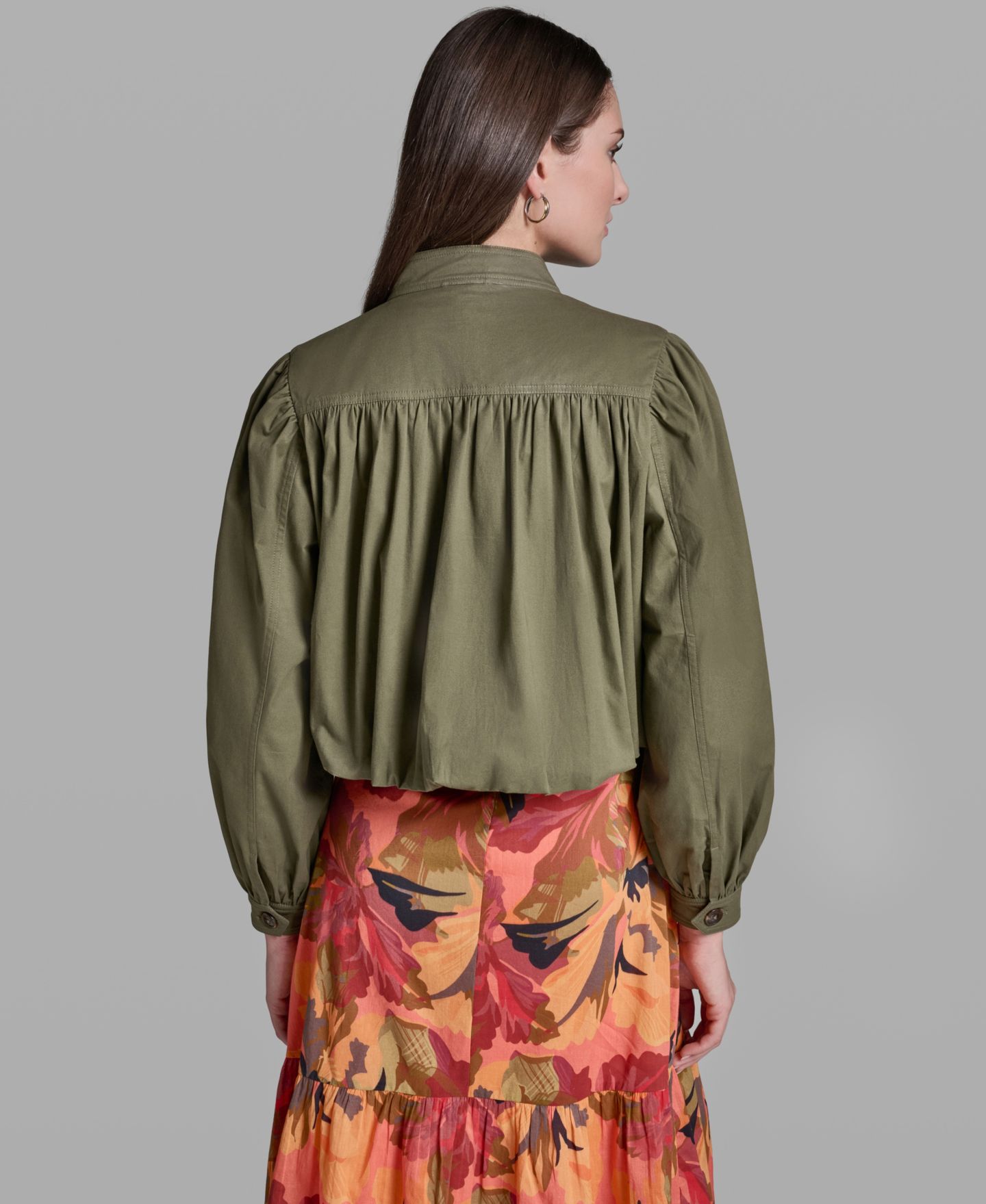 Женская куртка BCBG Long-Sleeve Mock Neck Cropped Jacket, цвет: Оливковый — фото 8