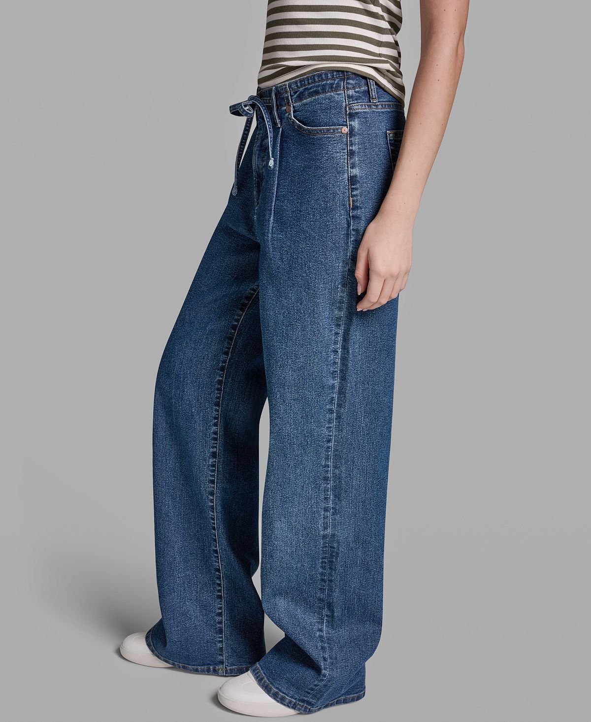 BCBG Women's Mid-Rise Wide-Leg Jeans view 3 — MAYCSS fashion products