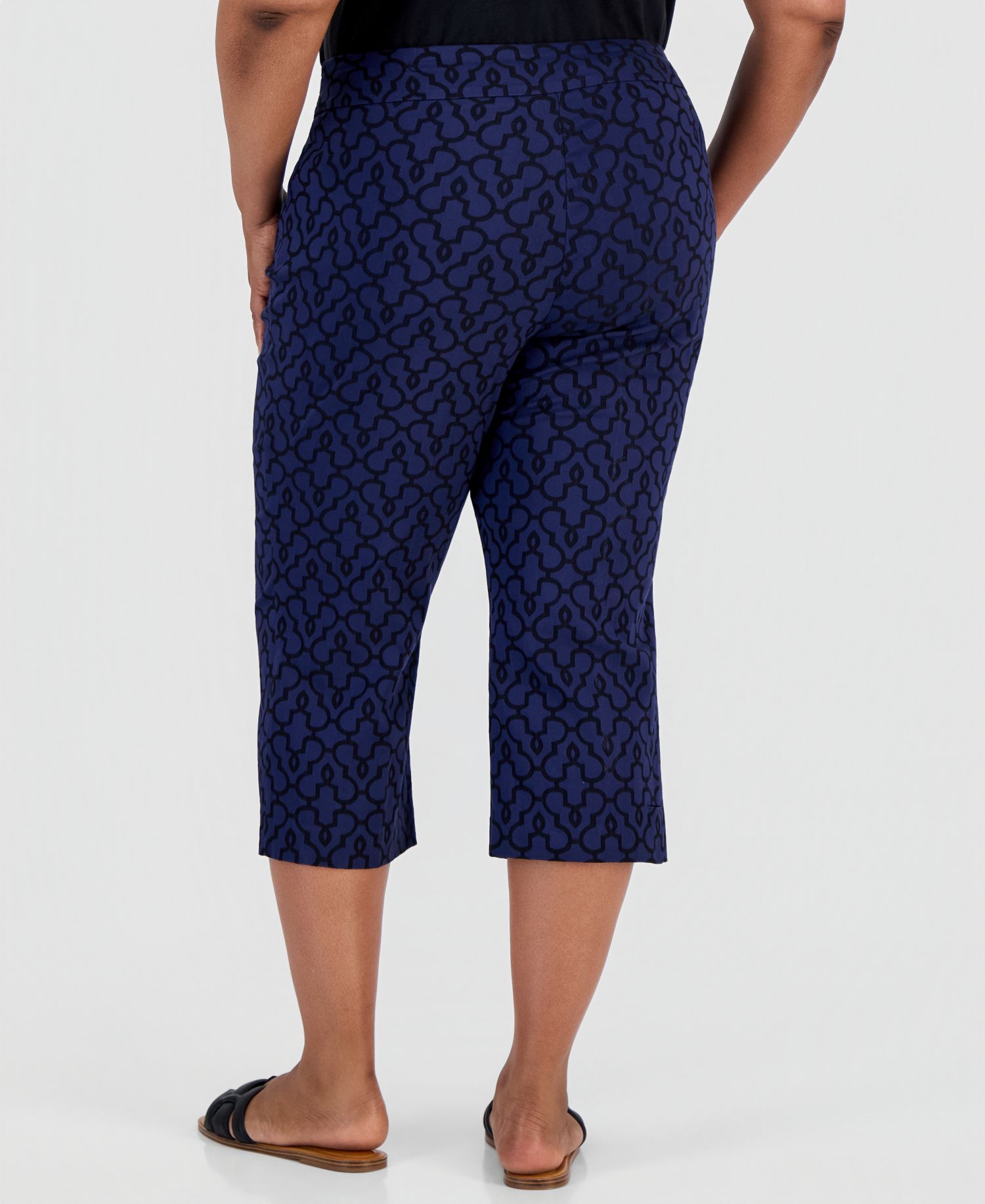 Plus Size Jacquard Rivet Capri Pants