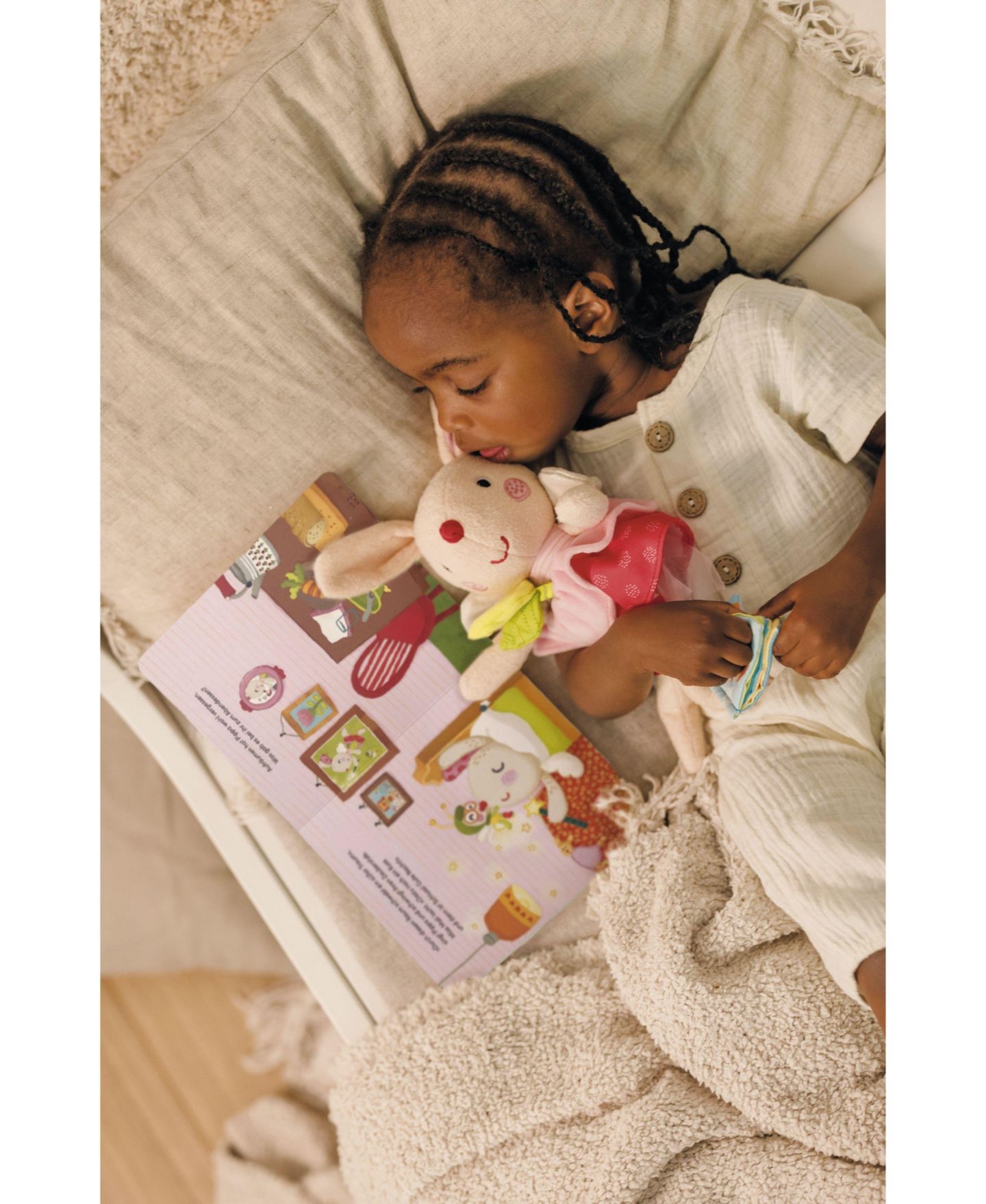 Детские мягкие игрушки Bababoo and friends Pippa Bunny Plush and Fabric Picture Book, 2-Piece Set — фото 4