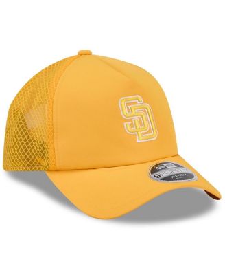 Men's Gold San Diego Padres 2026 Batting Practice Apex 9FORTY Adjustable Trucker Hat