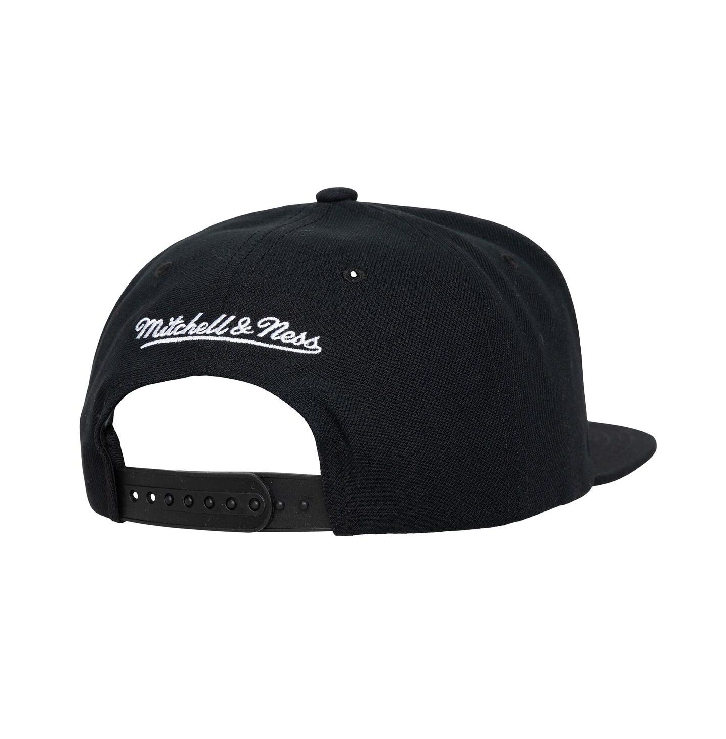 Мужская кепка Mitchell & Ness Gold Boston Bruins Legendary Away Snapback Hat — фото 4