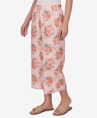 Petite Floral Eyelet Pull-On Capri Pants