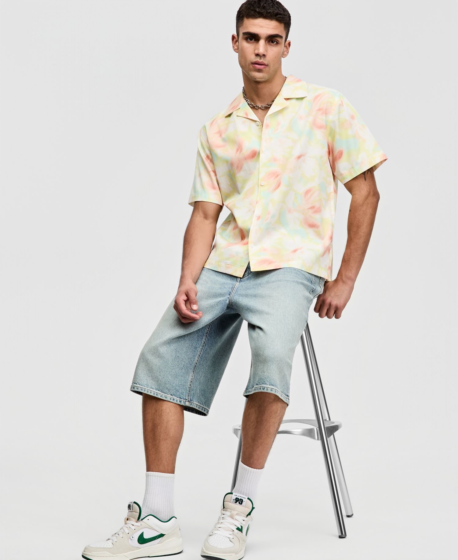 Men's Relaxed-Fit Floral Short-Sleeve Shirt