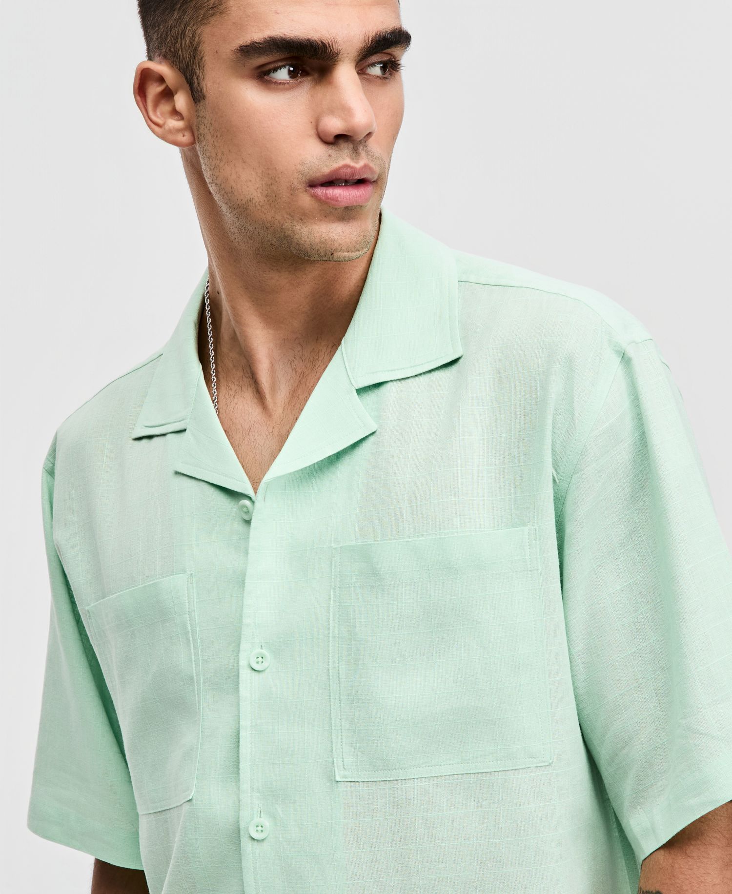 Men's Boxy-Fit Short-Sleeve Linen Shirt