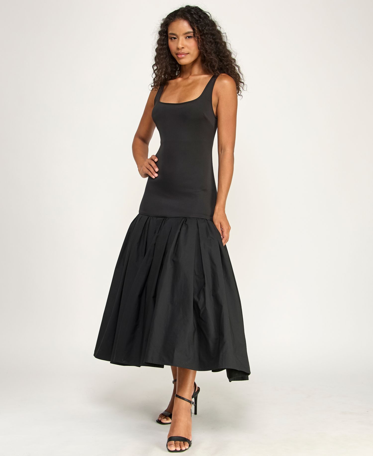 Juniors' Scoop Neck Shirred Midi Dress