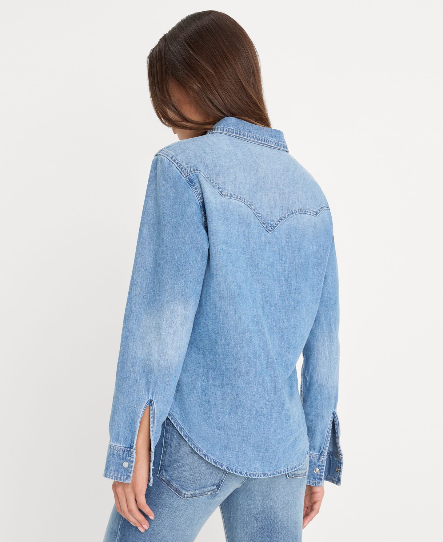 Женская рубашка Good American Dolly Slim-Fit Long-Sleeve Denim Shirt, цвет: Светлый синий — фото 4