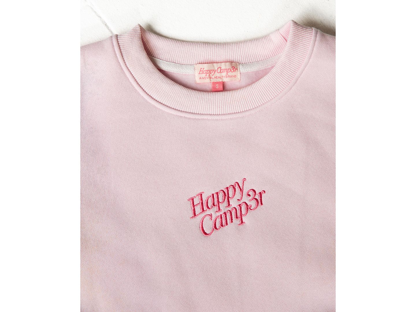 Женский свитшот The Happy Camp3r Juniors' Travel Together Embroidered Crewneck, цвет: Розовый — фото 3