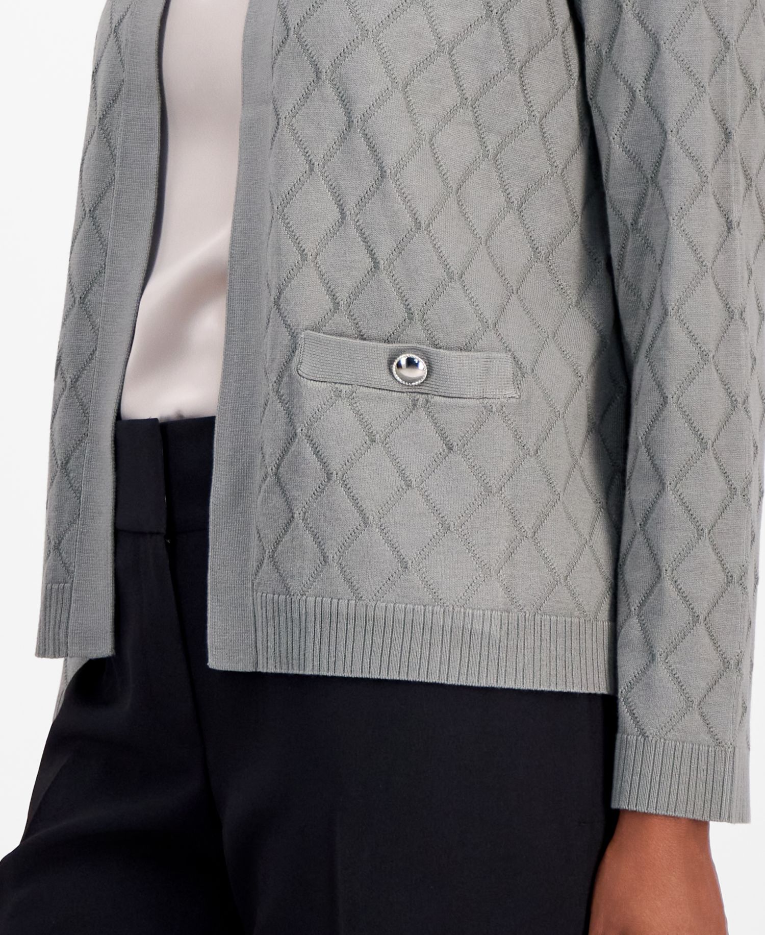 Plus Size Kiss-Front Diamond Stitch Cardigan