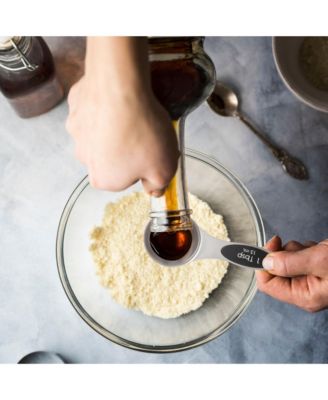 Stainless Steel Magnetic Measuring Spoons, 8 Piece Set with Leveler