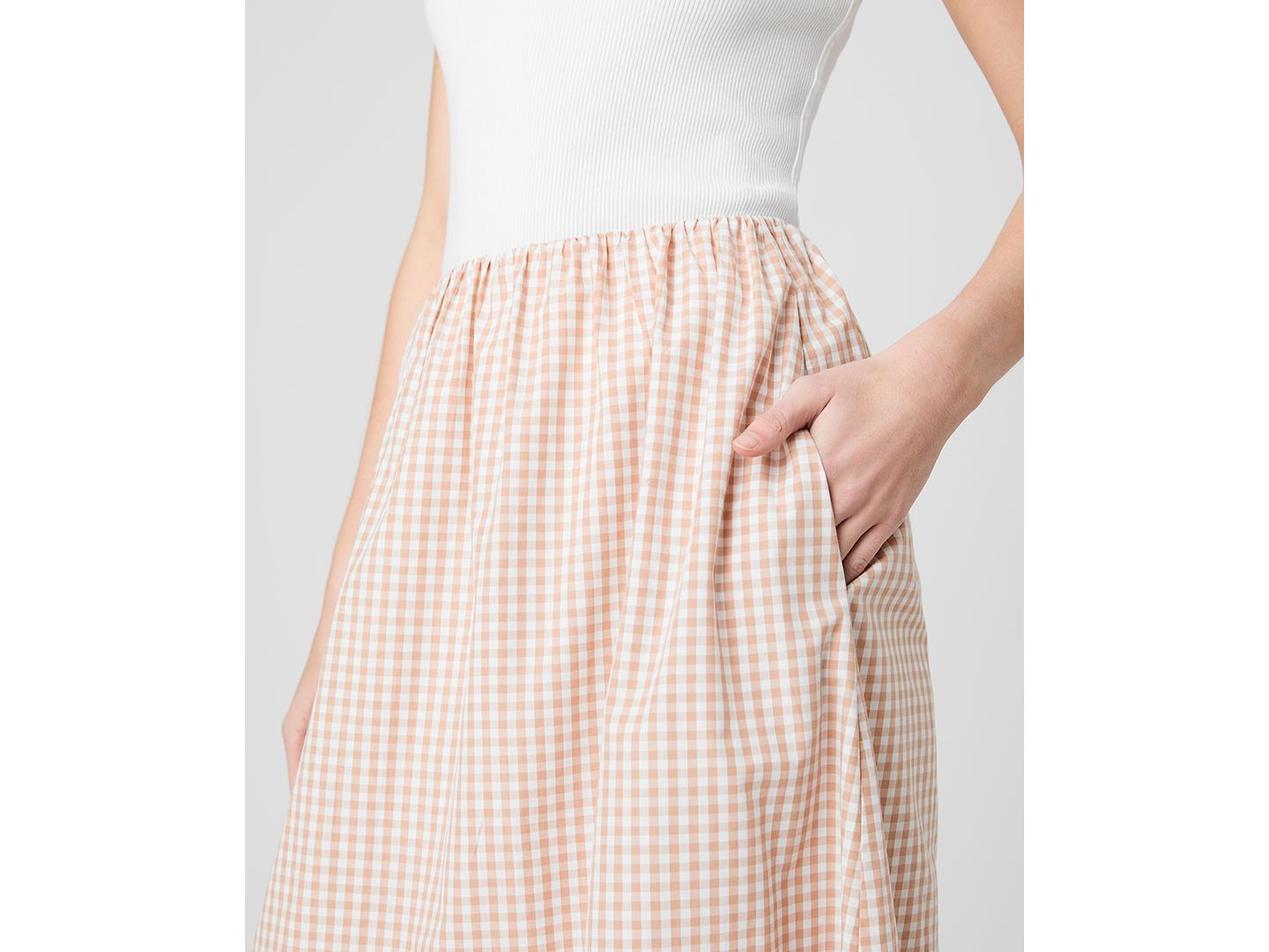 Женская юбка French Connection Gingham Ruched Waist Midi, цвет: В мелкую клетку миндальный телесный — фото 3