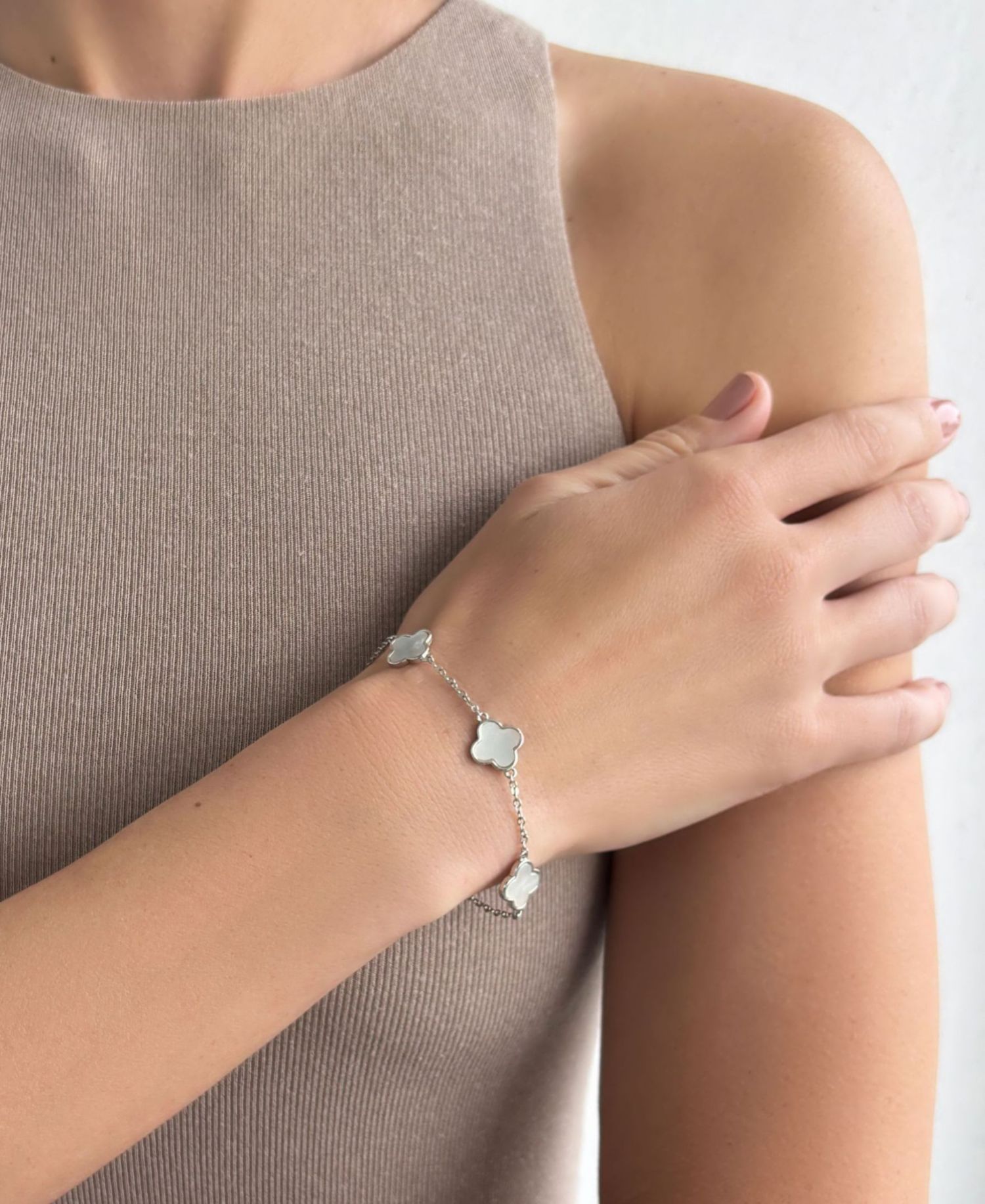 Silver Plated White Imitation Pearl Clover Station Bracelet