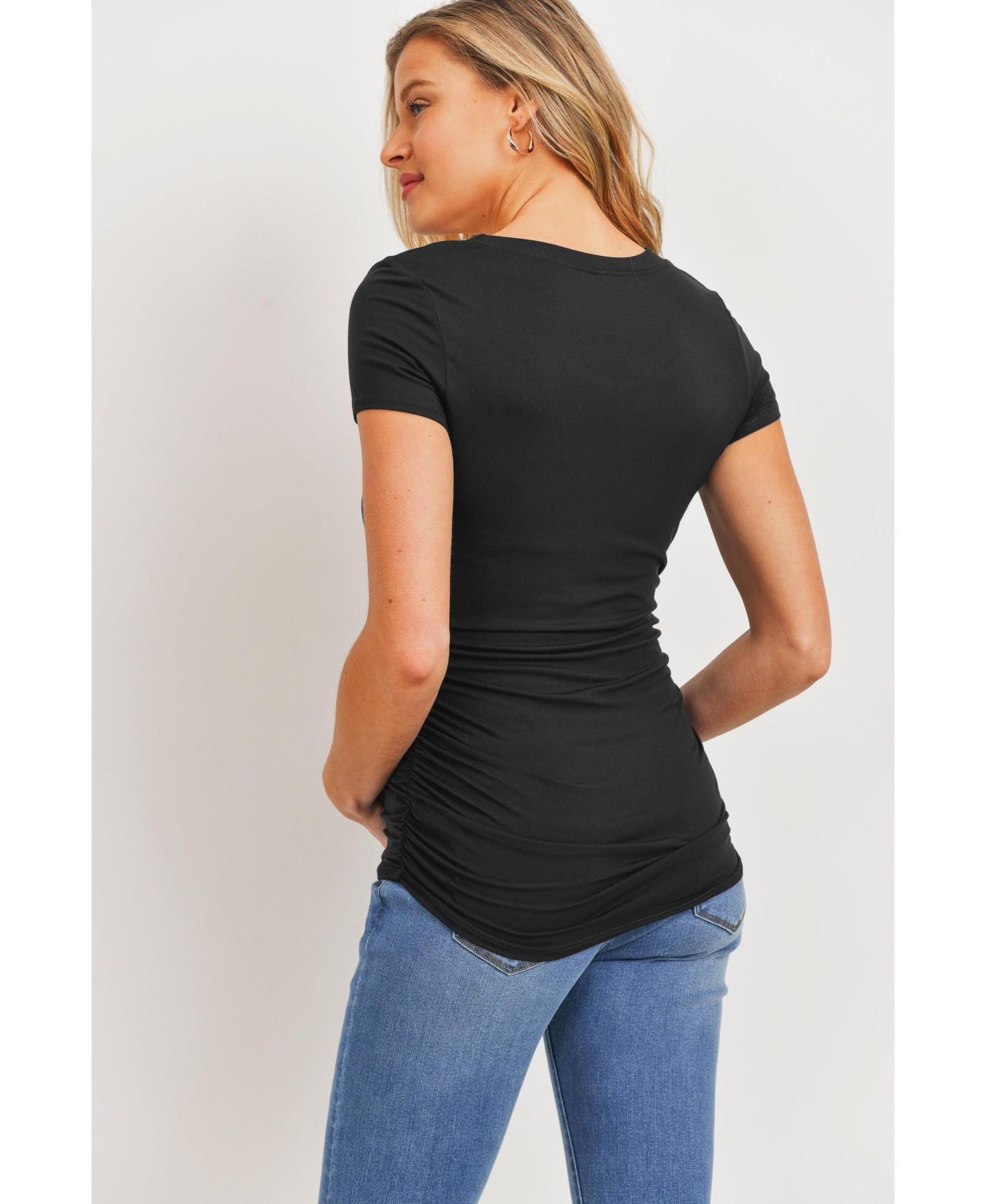Женская футболка Hello Miz Maternity Side Ruched Short Sleeve T-Shirt Top, цвет: Чёрный — фото 4