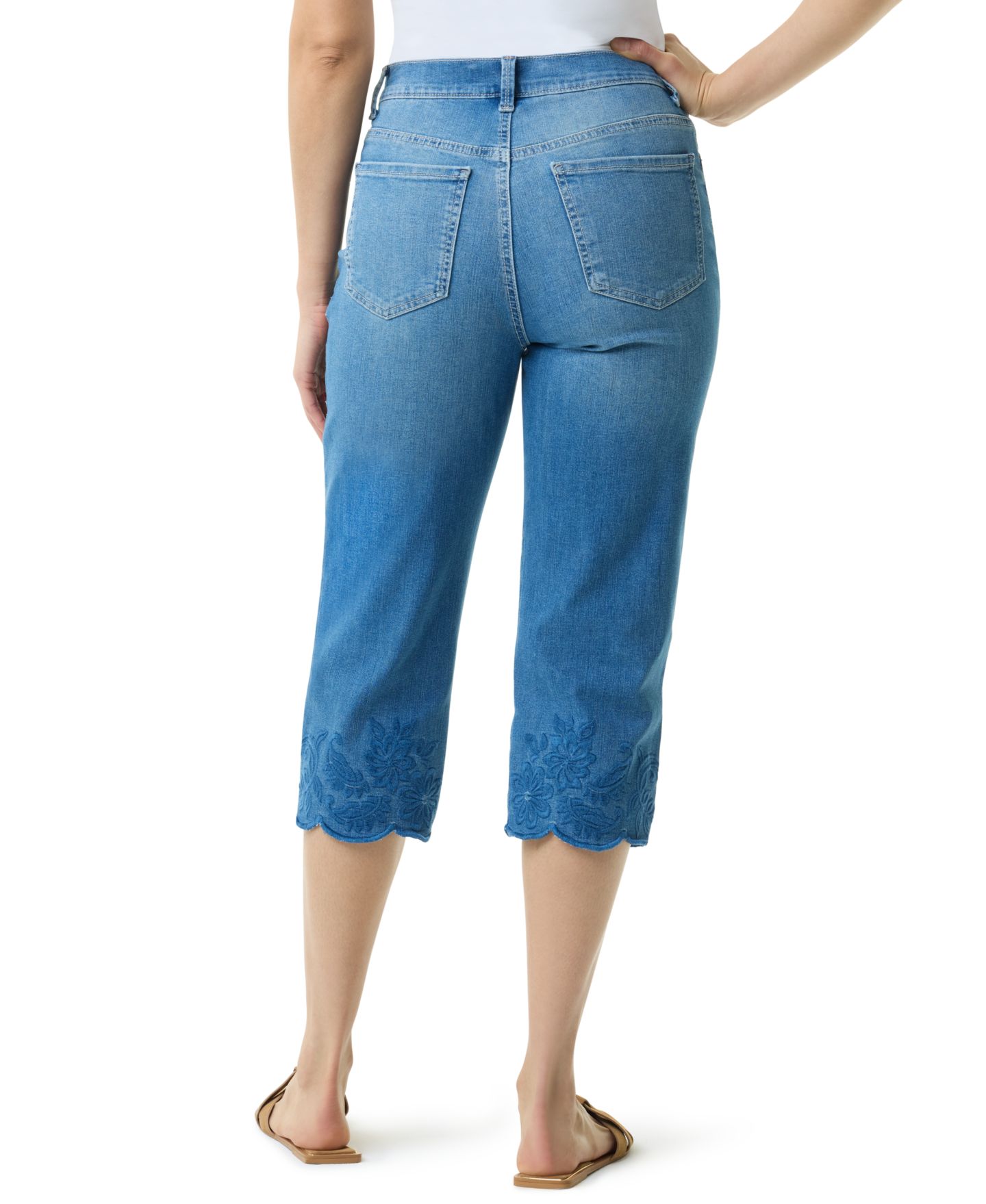 Женские джинсы Gloria Vanderbilt Embroidered Scallop High-Rise Capri, цвет: Borgia — фото 3