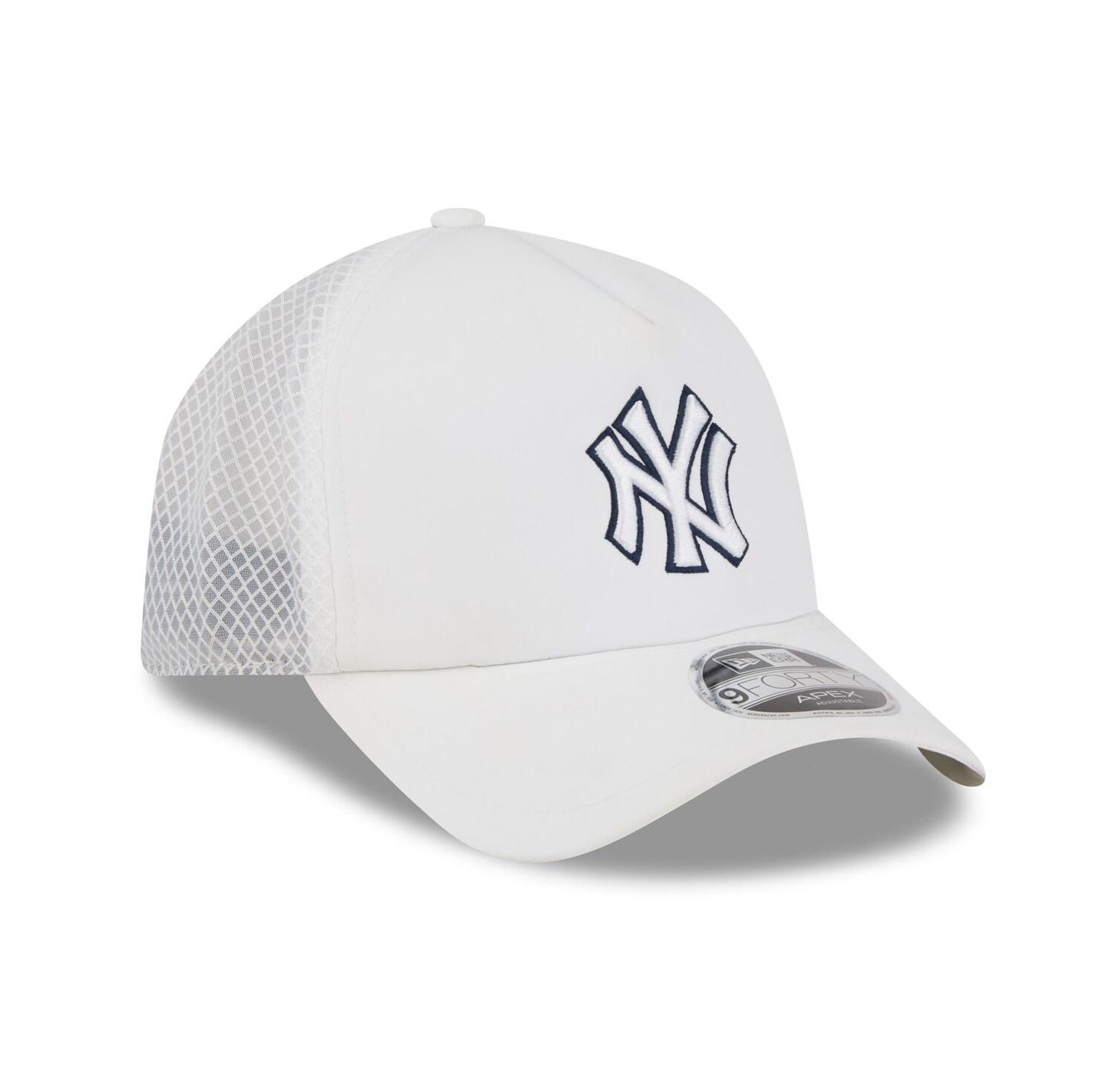 Men's White New York Yankees 2026 Batting Practice Apex 9FORTY Adjustable Trucker Hat