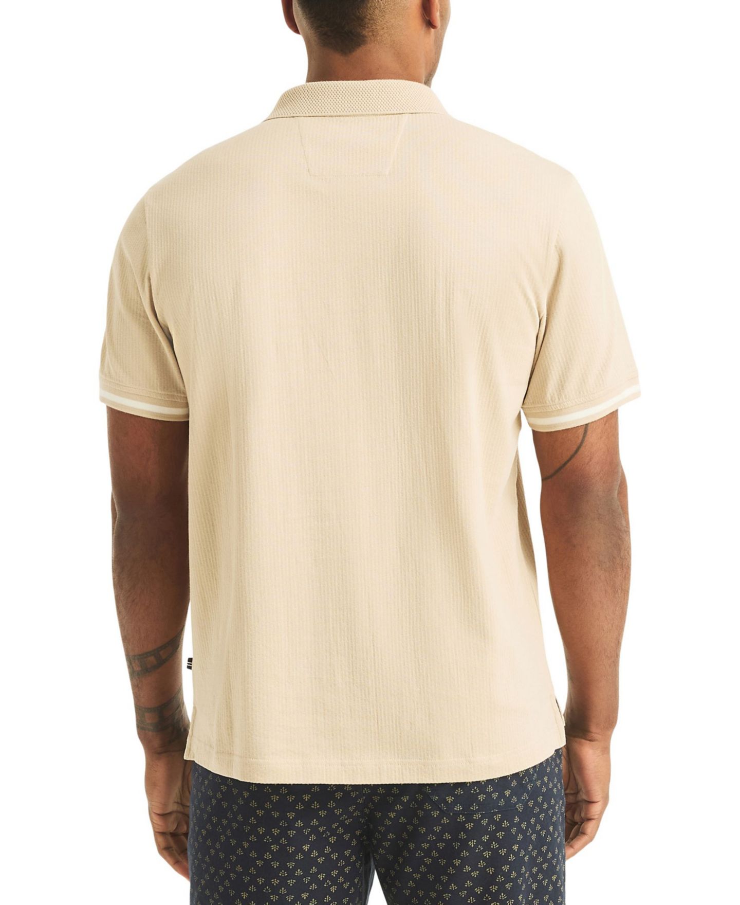 Мужское поло Nautica Short-Sleeve Compact Seersucker Polo Shirt, цвет: Серо-бежевый — фото 4