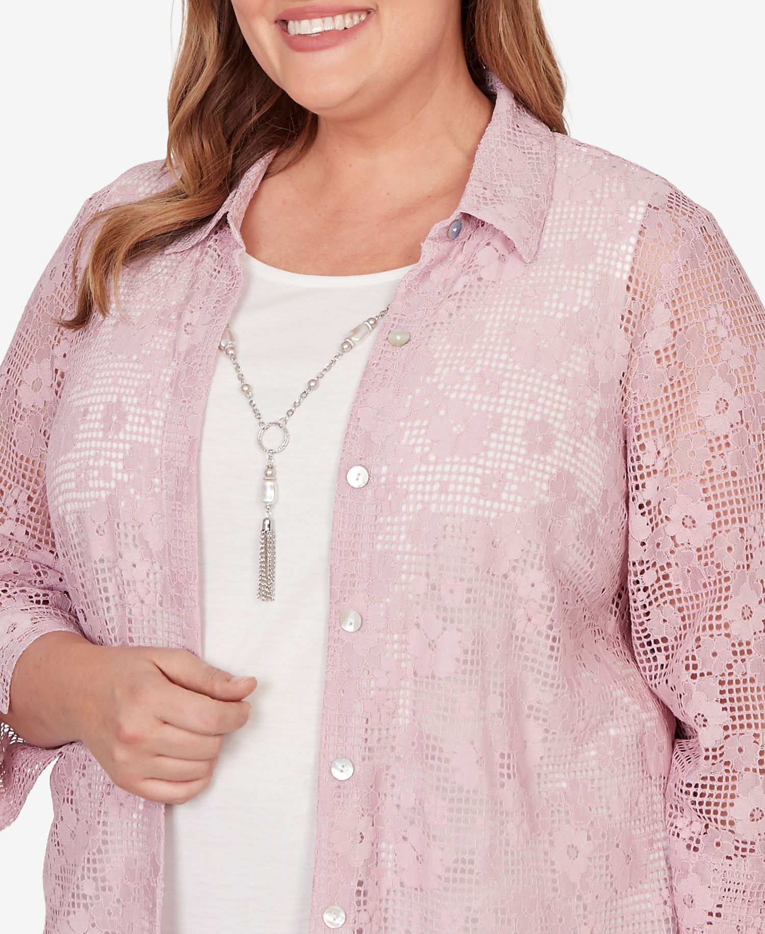Plus Size Vintage Charm Floral Lace Two-In-One Top with Necklace