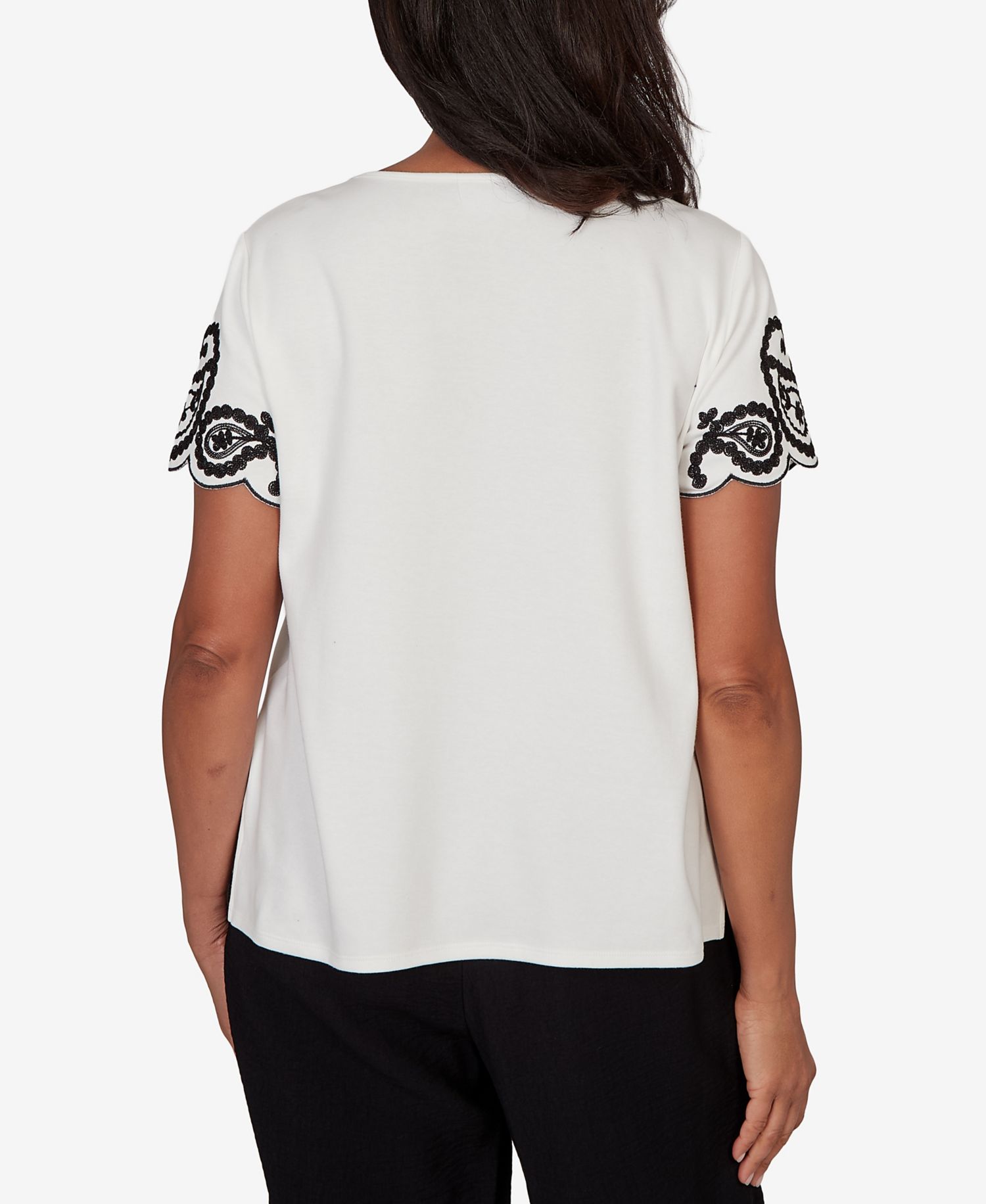 Women's Crowd Pleaser Paisley Border T-Shirt with Necklace