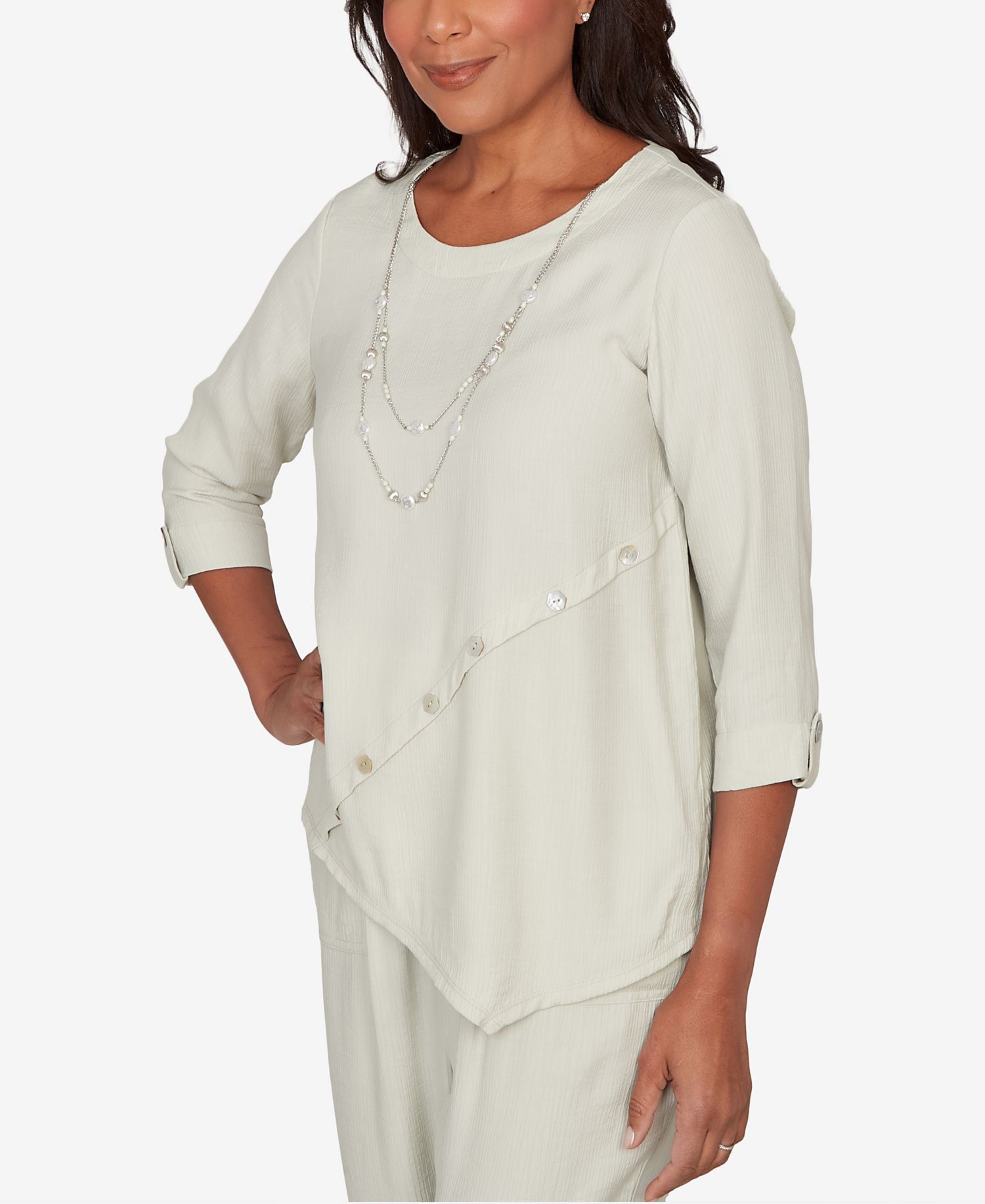 Women's Vintage Charm Diagonal Spliced Detailed Crewneck Top with Necklace