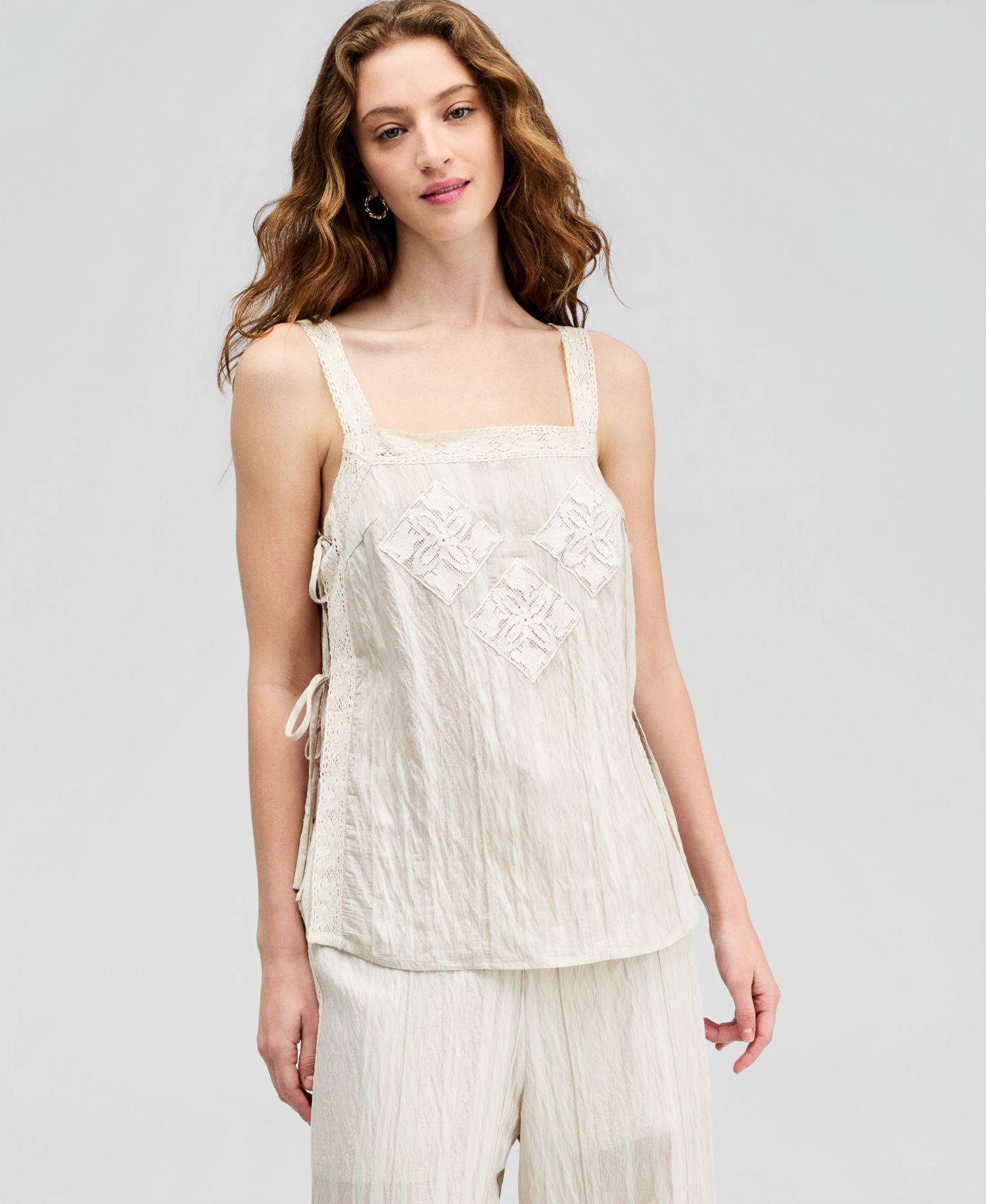Petite Lace Trim Tie-Side Sleeveless Top