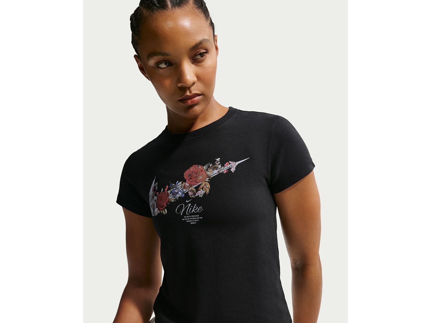 Женская футболка Nike Sportswear Chill Knit Slim Cropped T-Shirt, цвет: Чёрный / Платиновый — фото 2