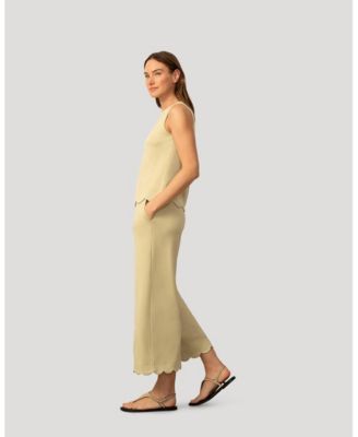 Women's Scallop Trim Top and Capri Pant Set
