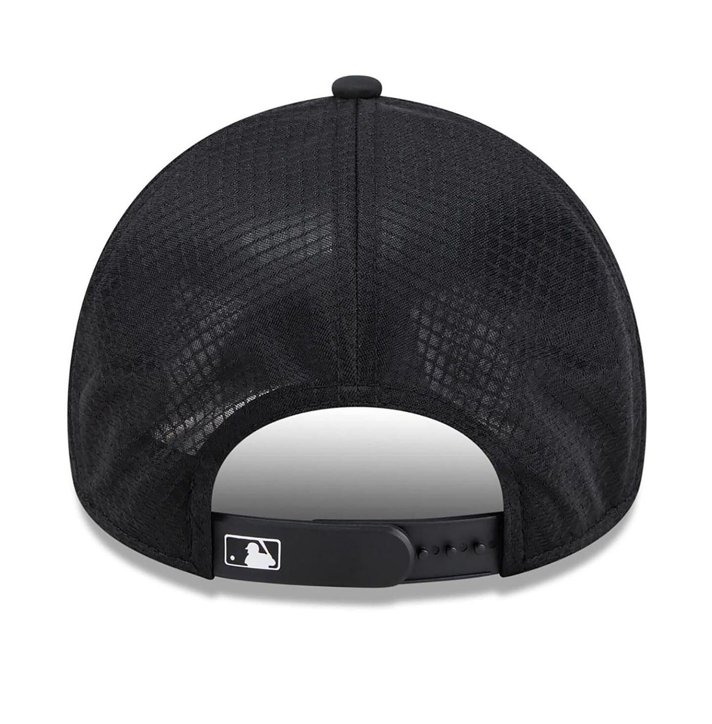Мужская кепка New Era Black Chicago White Sox 2026 Batting Practice Alternate Apex 9FORTY Adjustable Hat — фото 2