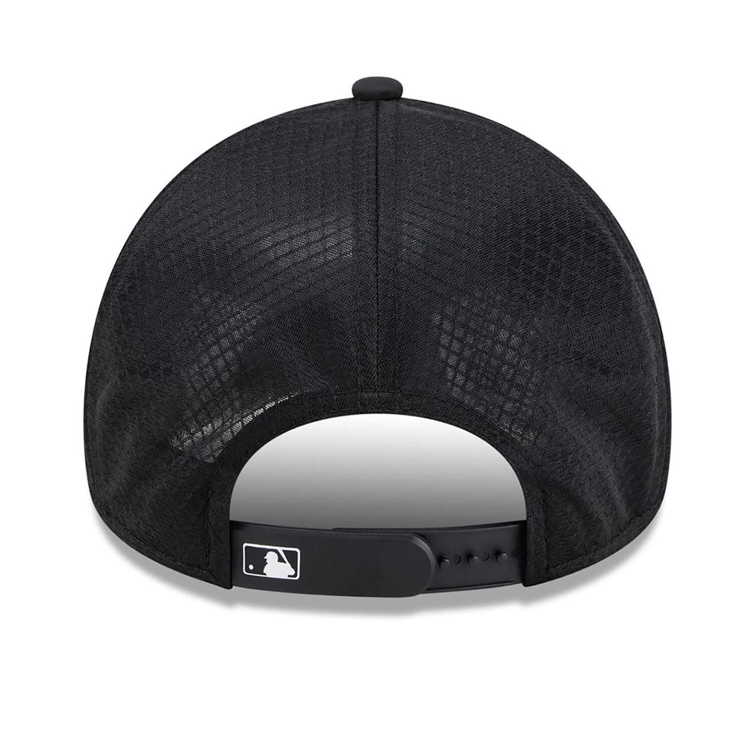 Men's Black Chicago White Sox 2026 Batting Practice Alternate Apex 9FORTY Adjustable Hat