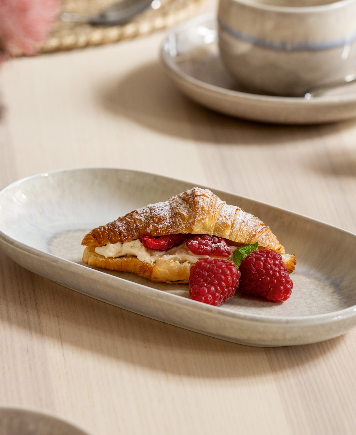 Villeroy & Boch Perlemor 5" Sand Pickle Dish