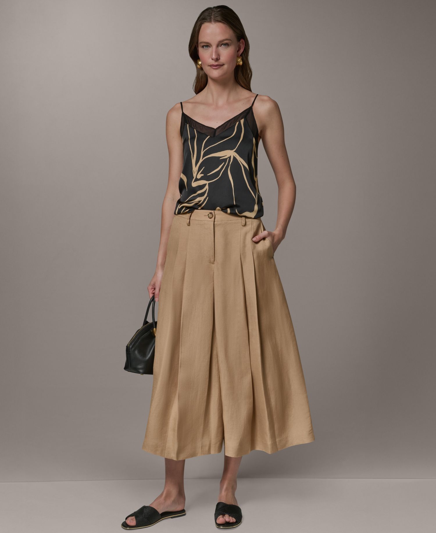 Women's Front Hand Pocket Pleated Pants