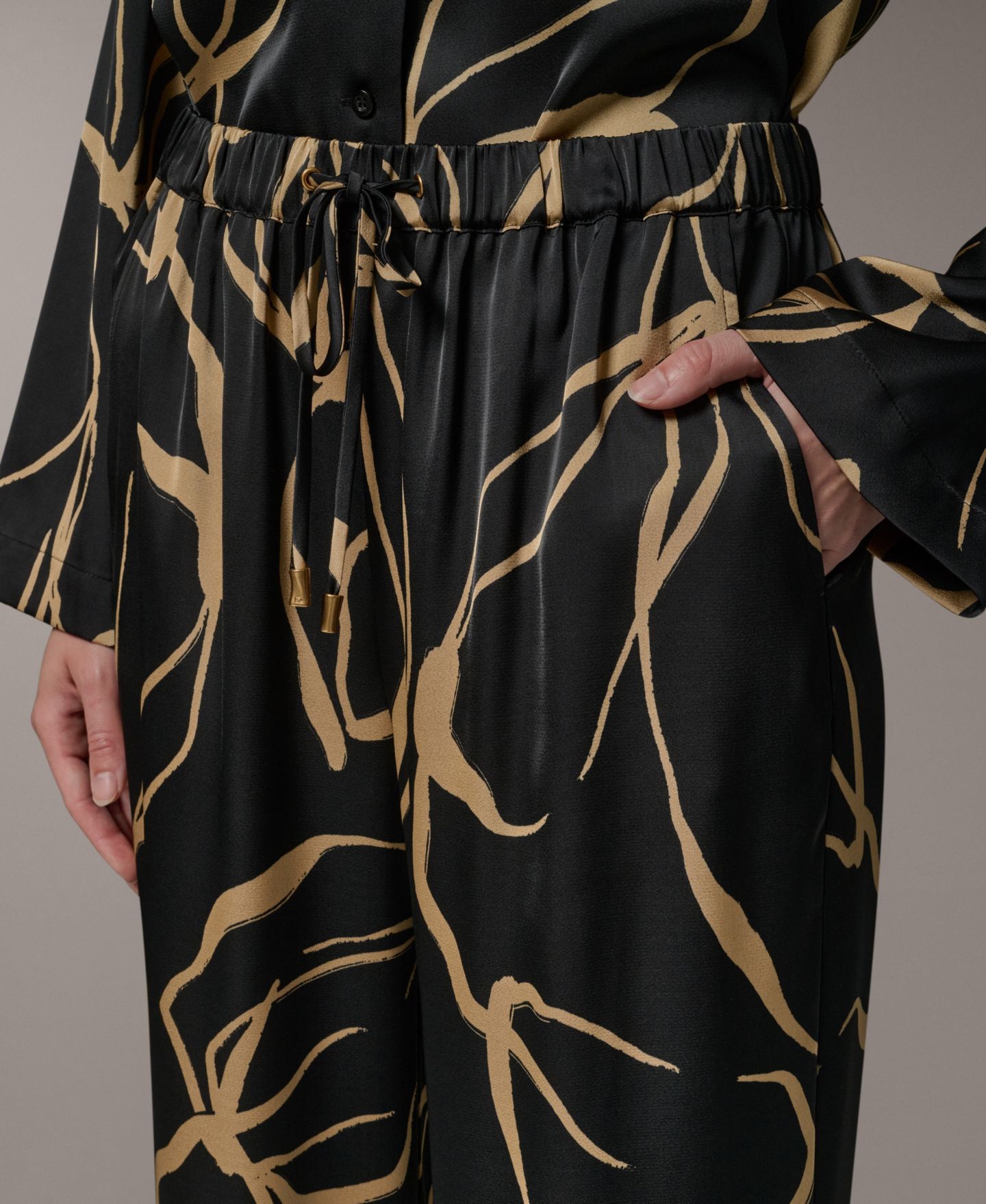 Женские брюки Donna Karan New York Printed Wide-Leg Pull-On, цвет: Чёрный / Палевый — фото 6