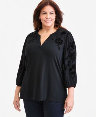 Plus Size 3/4-Sleeve Velvet Applique Top