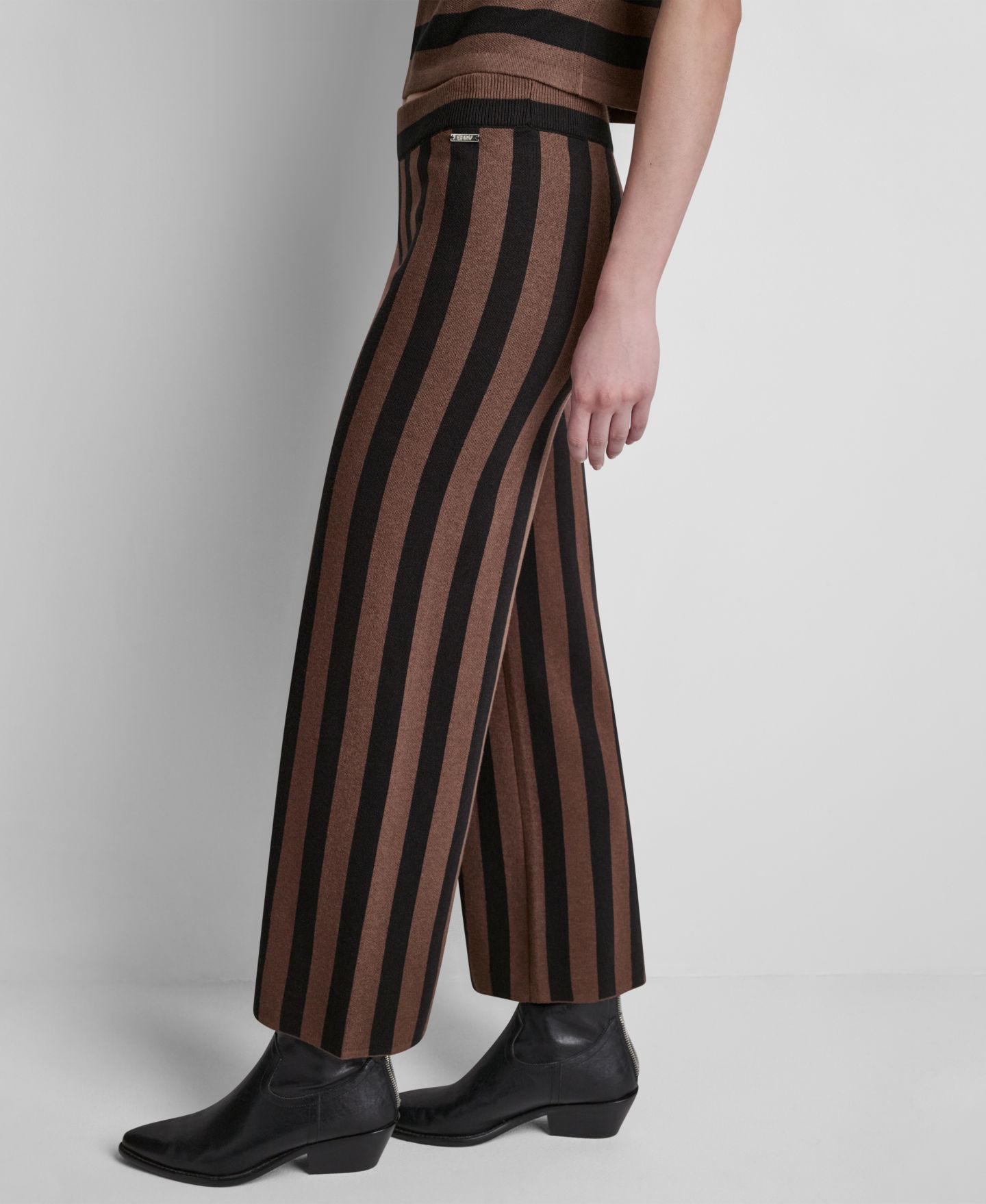 Женские брюки DKNY Jeans Pull-On Striped Ankle-Length, цвет: Каштановый / Чёрный — фото 4