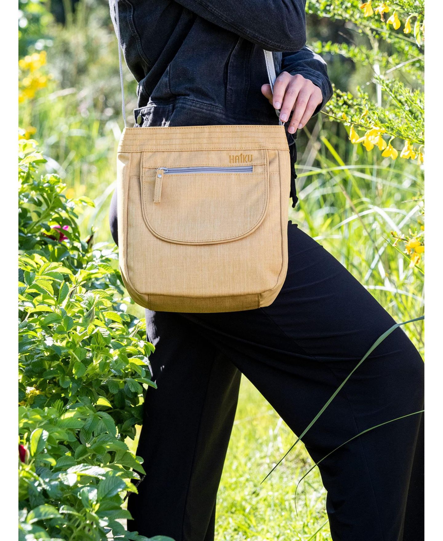 Женская сумка Haiku Jaunt RFID Blocking Crossbody, цвет: Honeycomb — фото 4