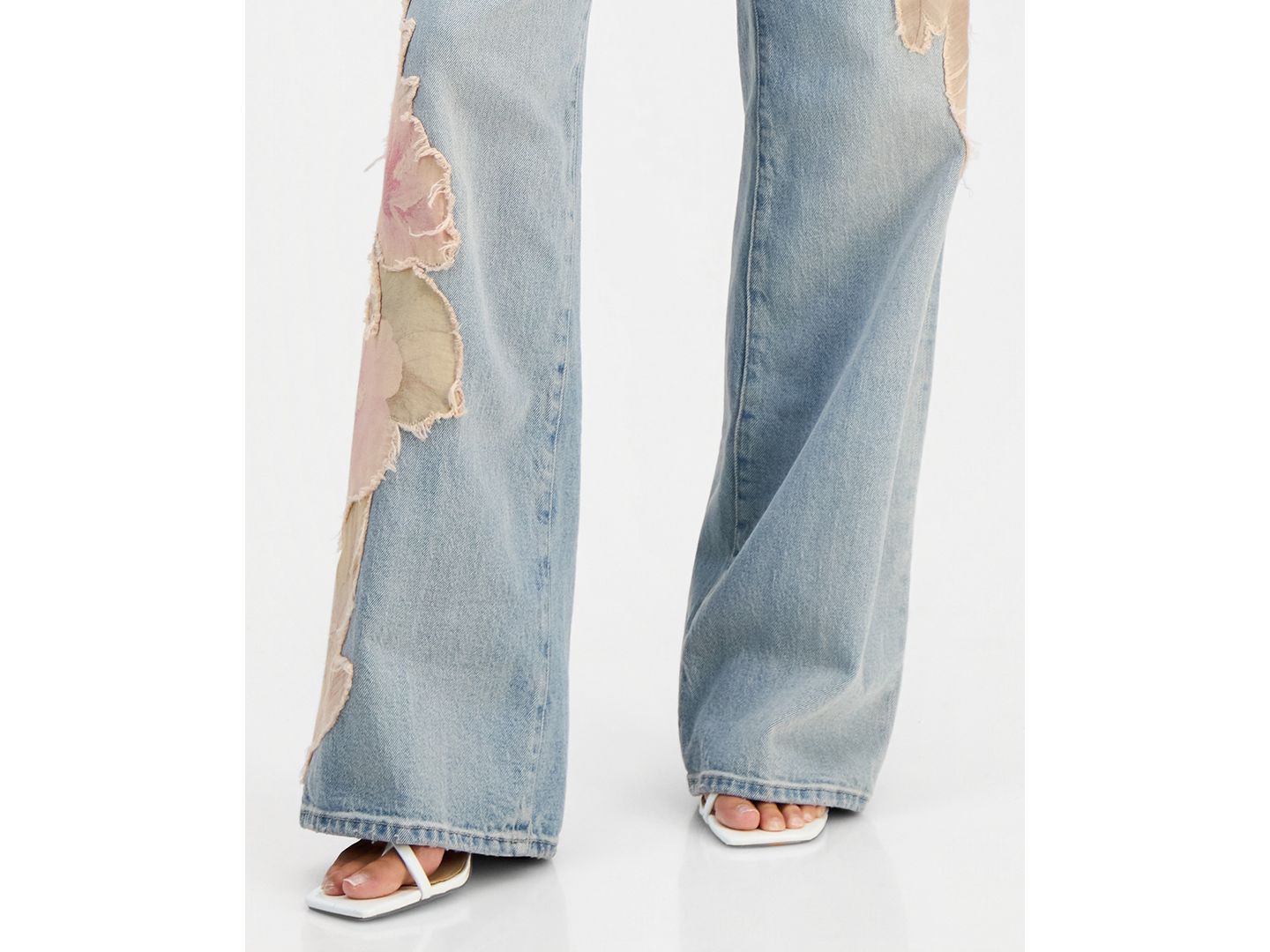Женские джинсы GUESS Rey Floral Appliqué Wide-Leg, цвет: Варёный — фото 4