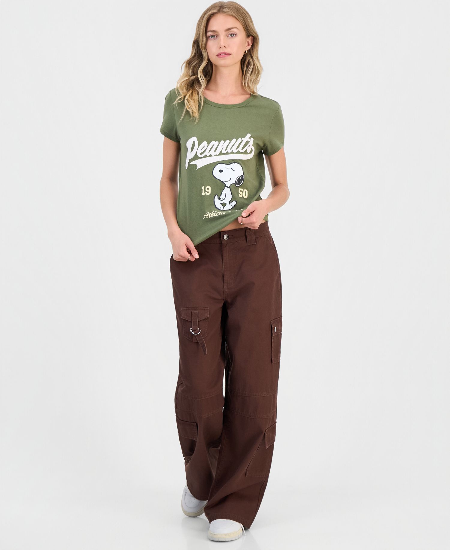 Juniors' Snoopy Graphic T-Shirt