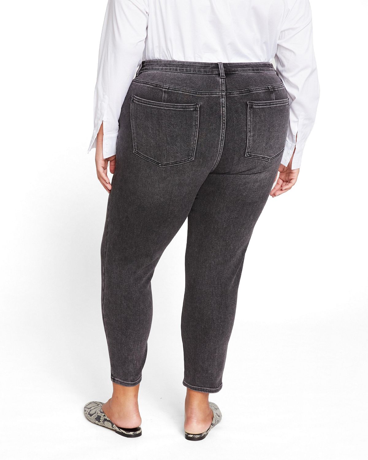 Universal Standard Women's Plus Size Joni High Rise Curve Slim Leg Jeans view 4 — MAYCSS fashion products