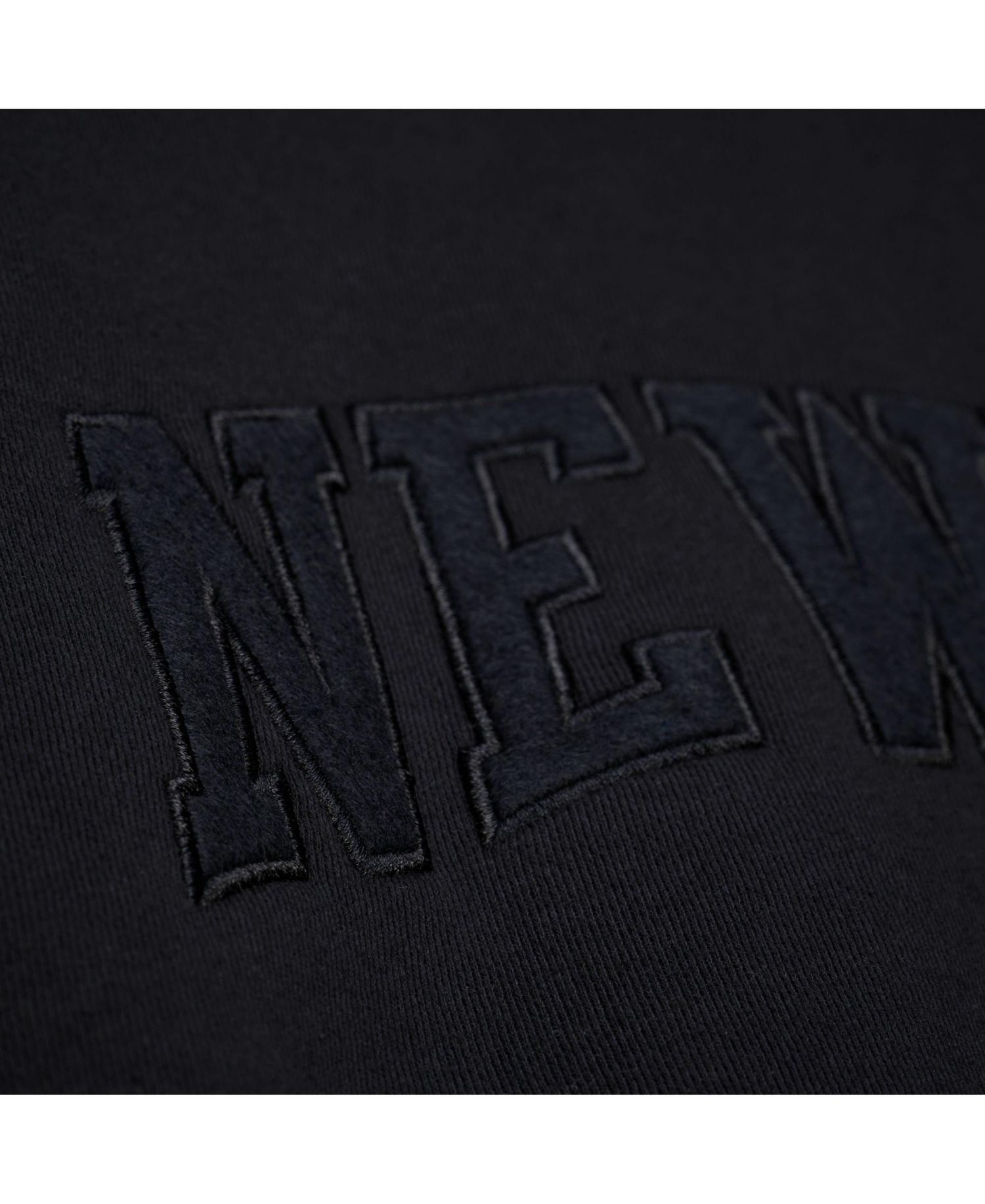 Men's Black New York Knicks Phantom Fleece Sweatshirt