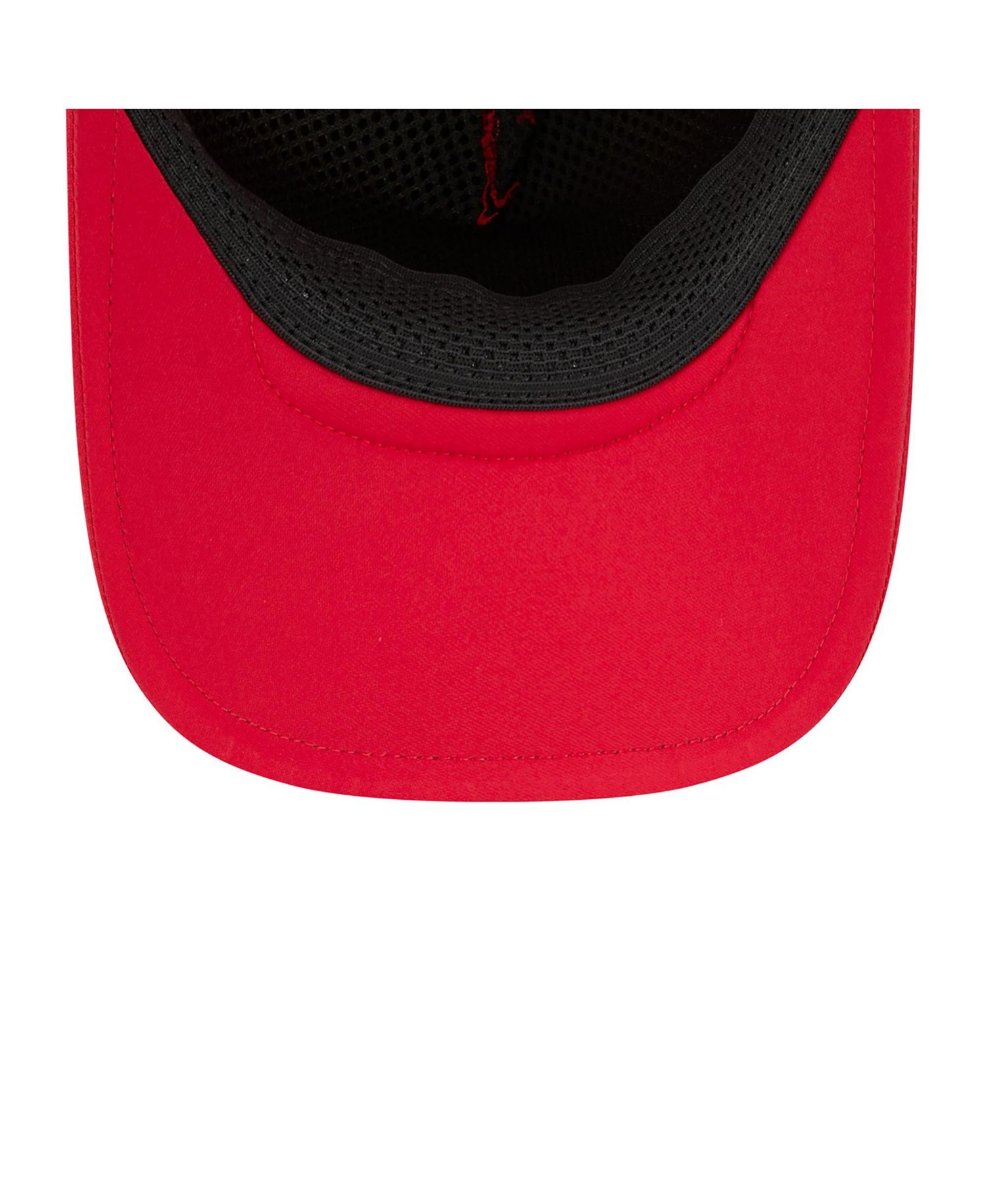 Men's Red Chicago Cubs 2026 Batting Practice Apex 9FORTY Adjustable Trucker Hat