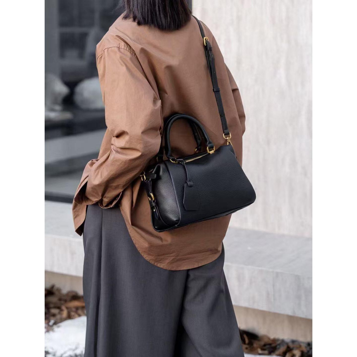 Женская сумка SUSU Pebbled Leather Top Handle Satchel Structured Crossbody Purse Handbag, цвет: Чёрный / Оникс чёрный — фото 3